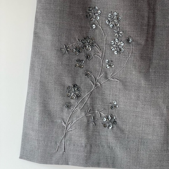 Old Navy Rhinestone Sequin Floral Embroidered Gray Stretch Pencil Mini Skirt, 8 - Picture 4 of 10